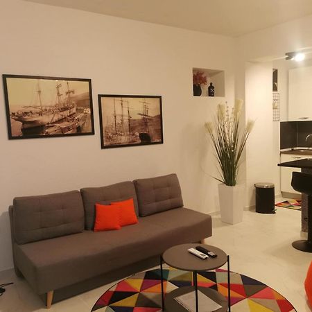 Guesthouse Nadia セニ エクステリア 写真