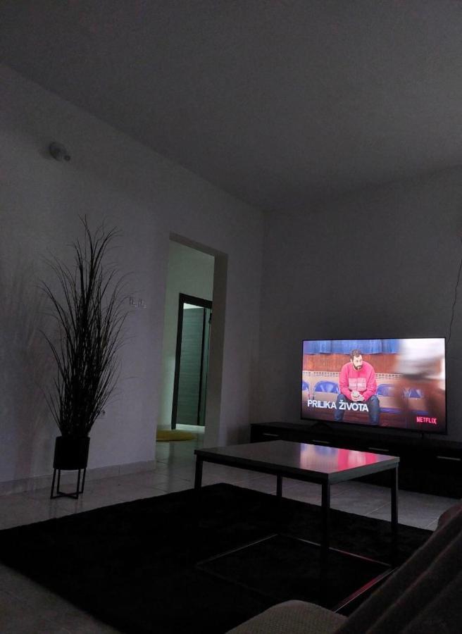 Guesthouse Nadia セニ エクステリア 写真