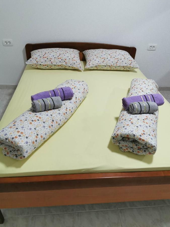 Guesthouse Nadia セニ エクステリア 写真