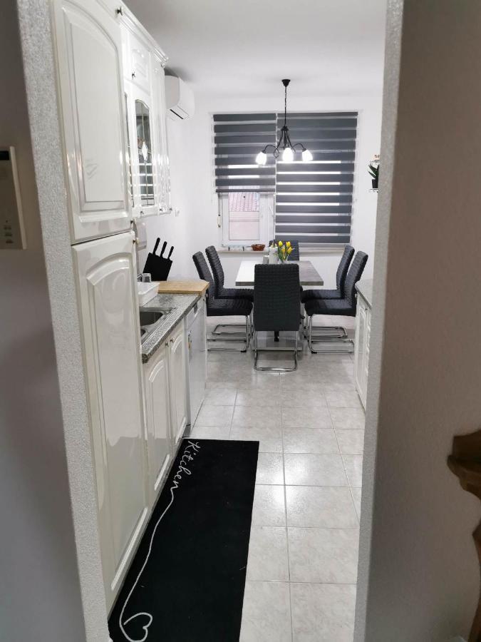 Guesthouse Nadia セニ エクステリア 写真