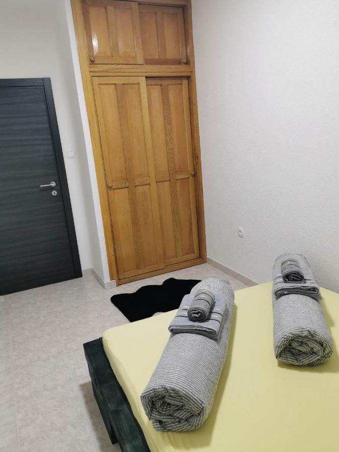 Guesthouse Nadia セニ エクステリア 写真