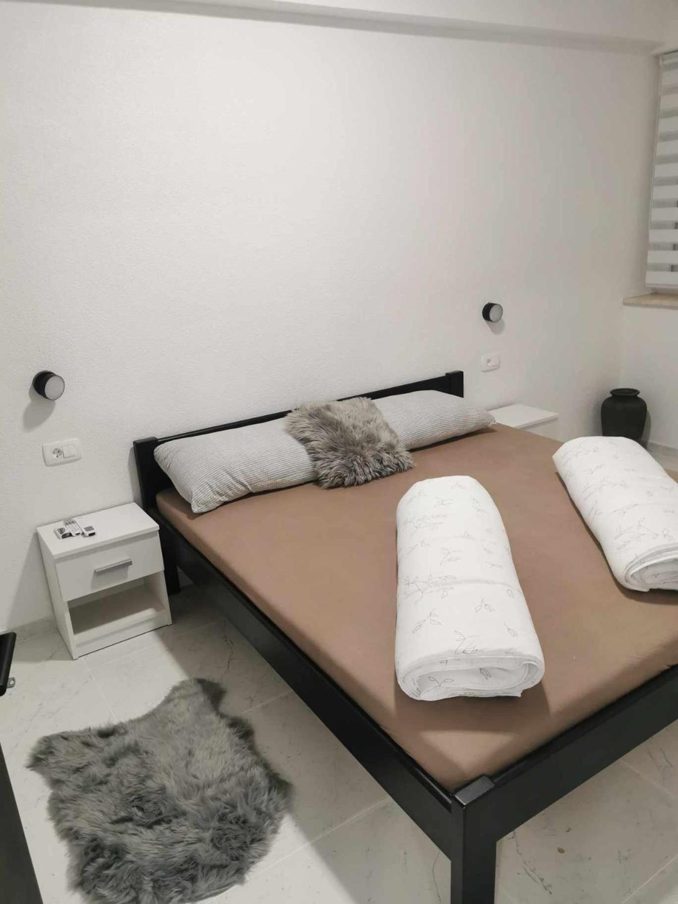 Guesthouse Nadia セニ エクステリア 写真