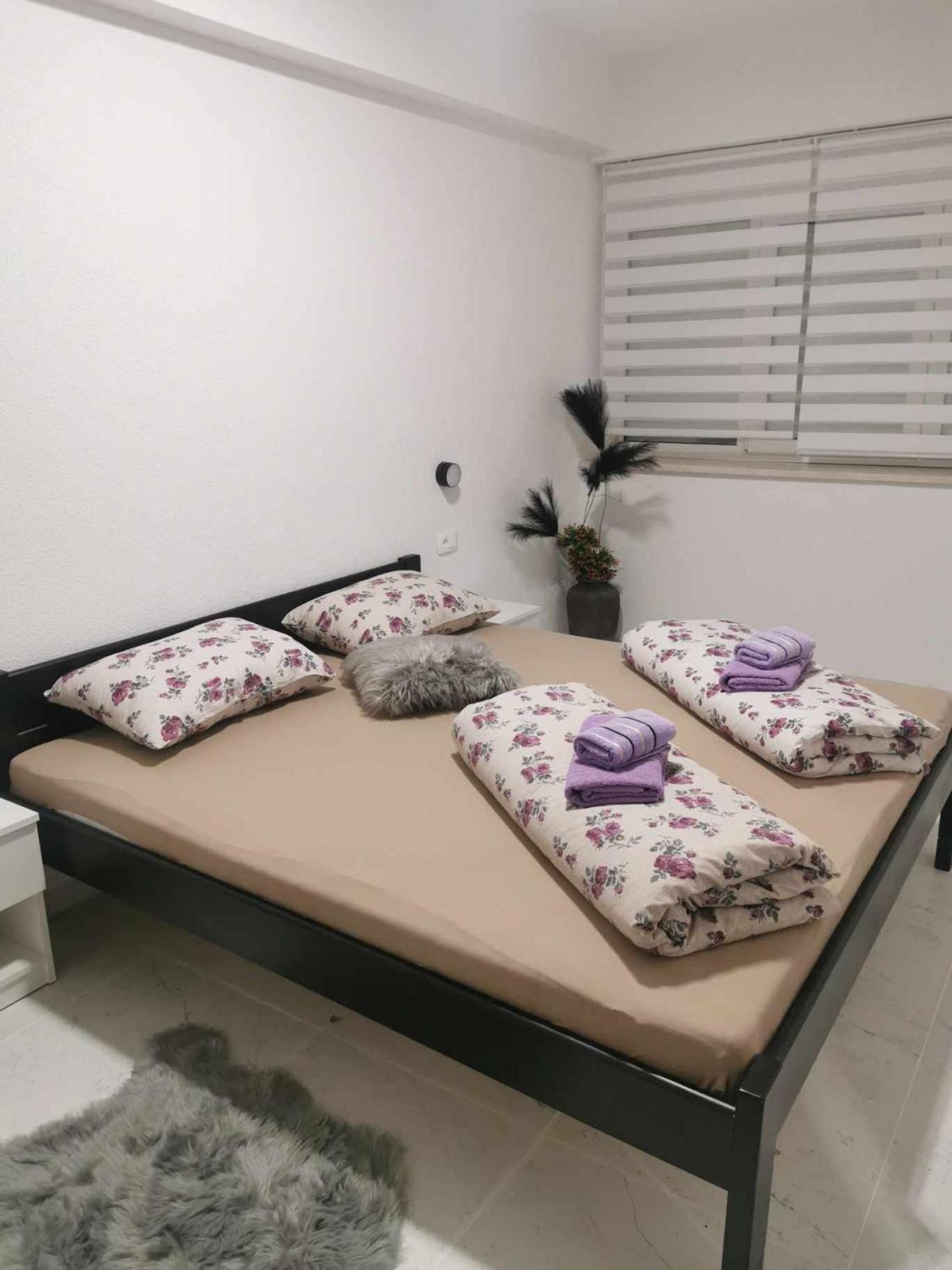 Guesthouse Nadia セニ エクステリア 写真