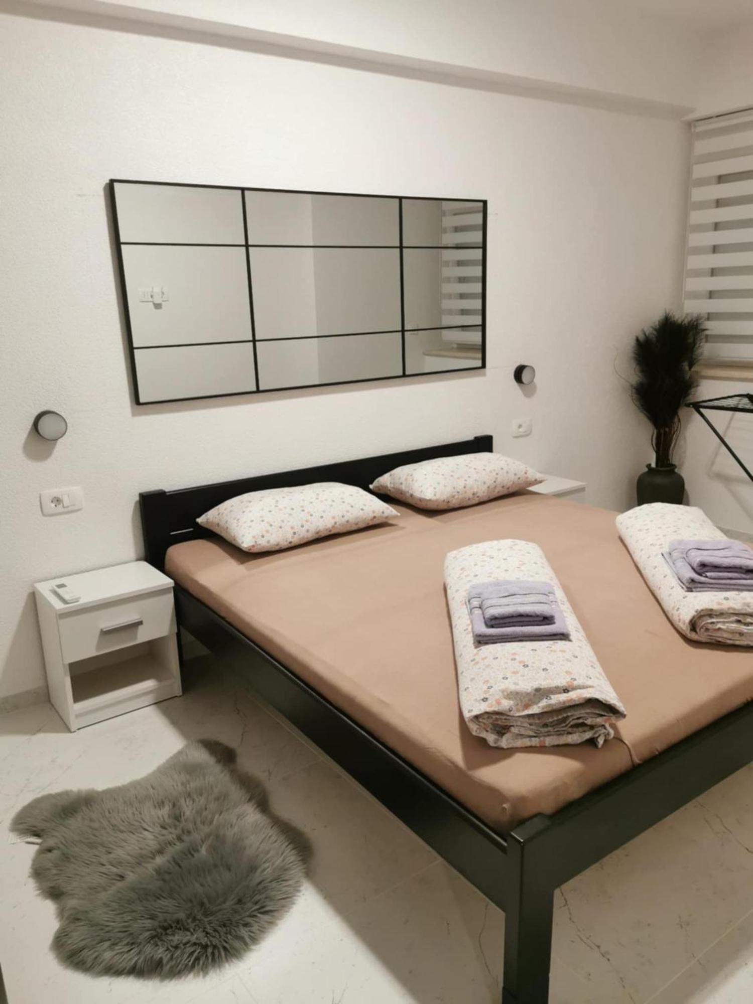 Guesthouse Nadia セニ エクステリア 写真